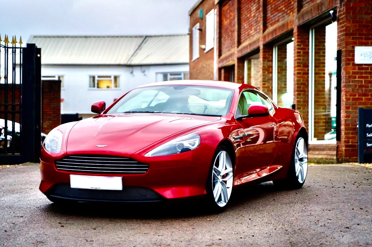 2015 Aston Martin DB9 Image 1